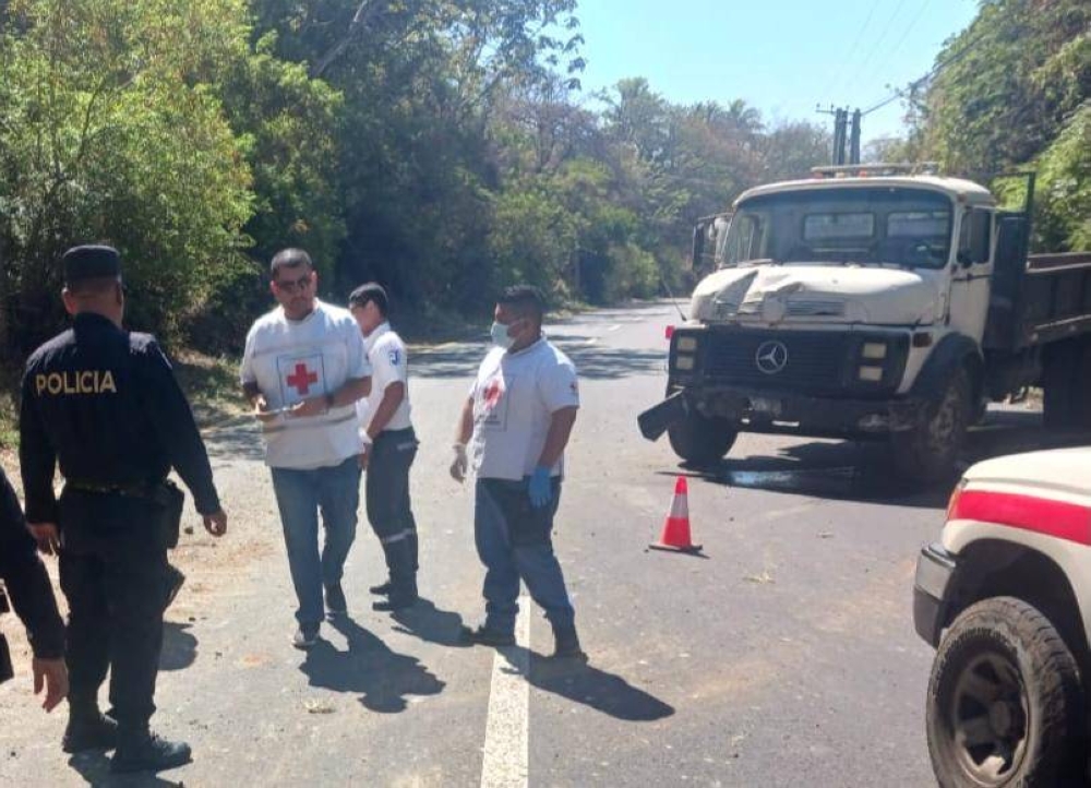 Dos camiones causan accidentes este martes y dejan dos lesionados
