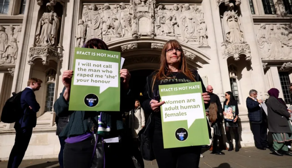 Corte Suprema británica dicta que el término «mujer» está determinado por el sexo biológico