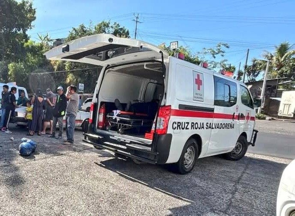 Atropellan a dos gestores de tráfico en San Pedro Perulapán