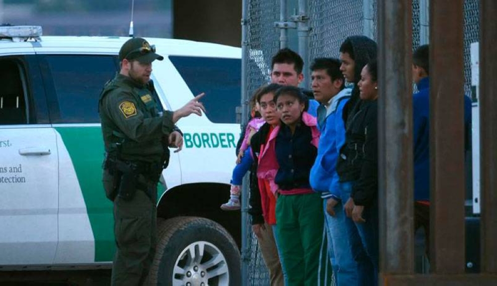 Trump dice que tribunales están «fuera de control» por impedir acabar «parole humanitario»