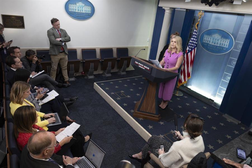 Casa Blanca critica visita de senador demócrata a El Salvador