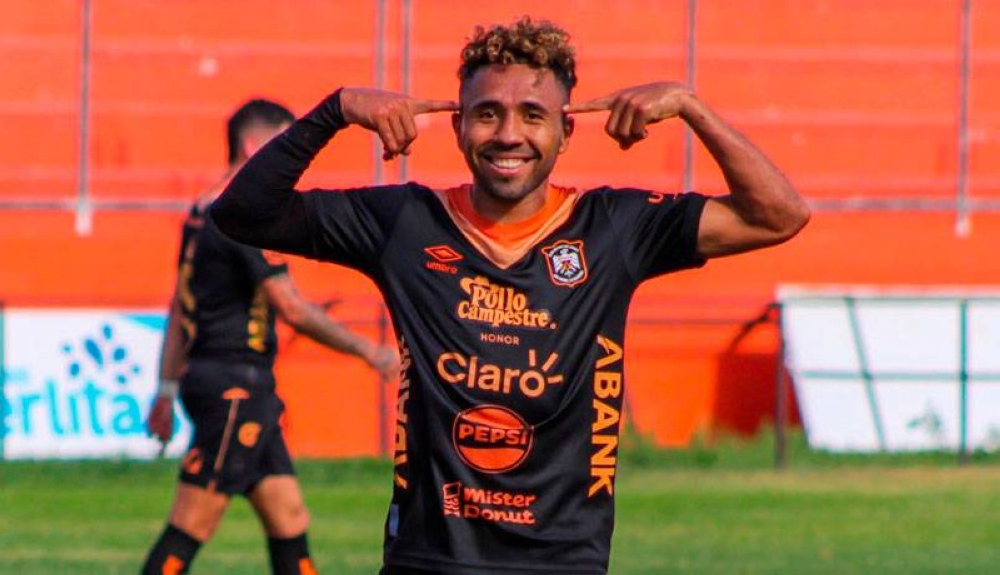 Águila asalta el liderato con victoria de 3-0 sobre Fuerte San Francisco