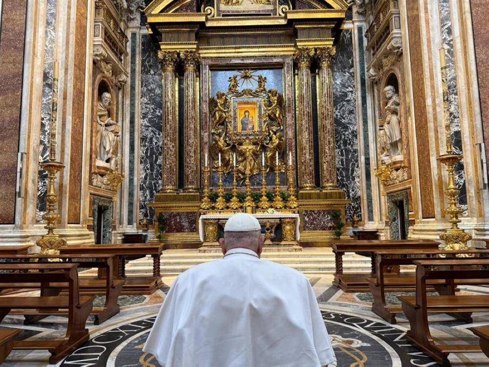 «El papa en meditaciones del vía crucis: «La economía de Dios no mata, ni aplasta»