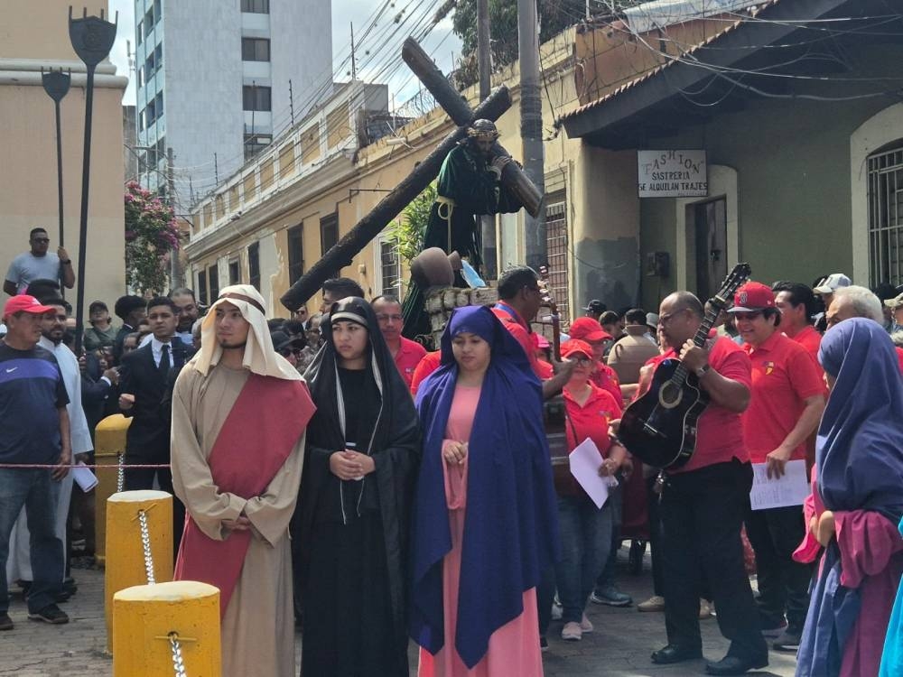 Iglesia católica de Honduras pide no burlarse de los que sufren en el viacrucis de Jesús