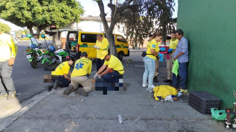 Hombre muere tras ser atacado con arma blanca en San Salvador