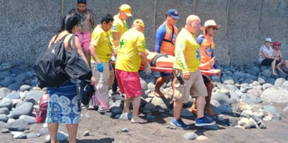 Un hombre de 60 años cayó desde el malecón del Puerto de La Libertad
