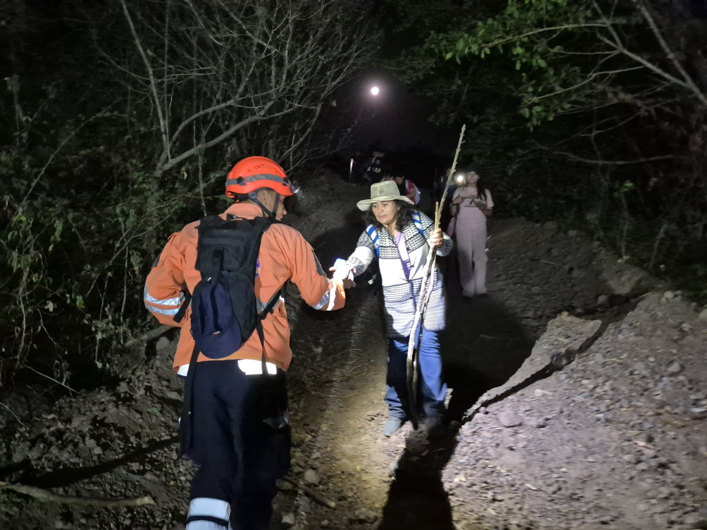 Alcaldía suspende las caminatas en volcán de Chinchontepec tras desaparición de profesor