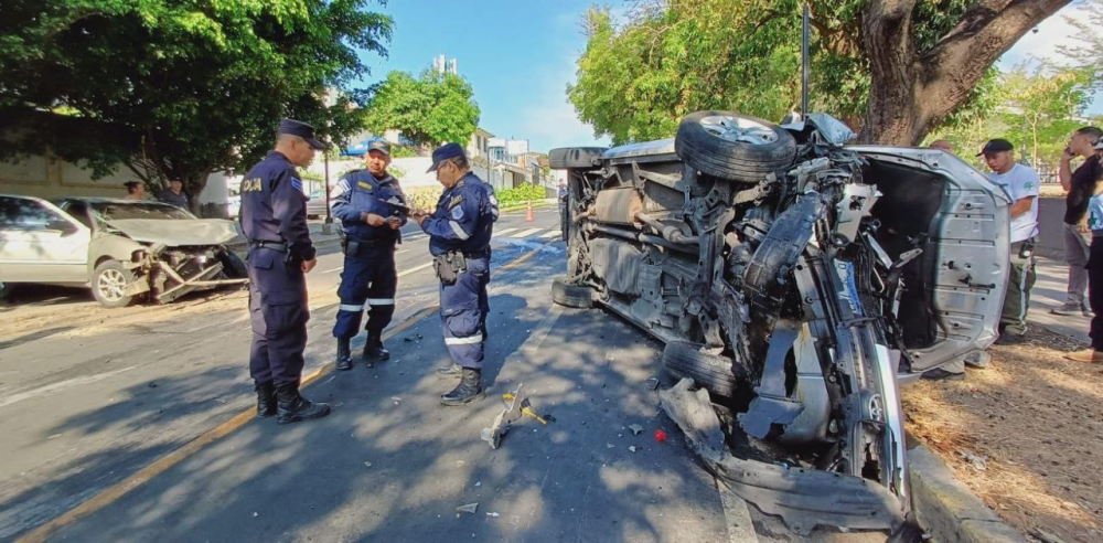 Tres personas heridas en aparatoso accidente cerca del Gimnasio Adolfo Pineda