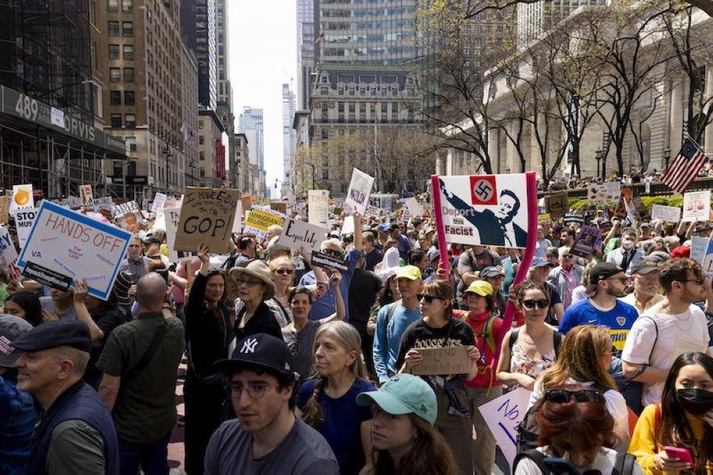 Protesta en Nueva York clama contra el «odio» y la «censura» a administración Trump