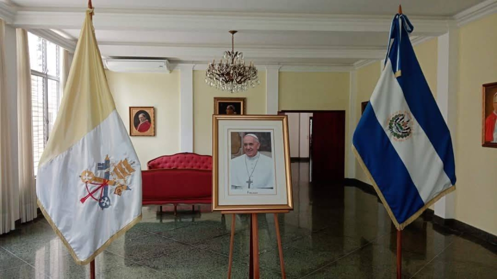Nunciatura en El Salvador convoca a rezar el rosario por el papa Francisco