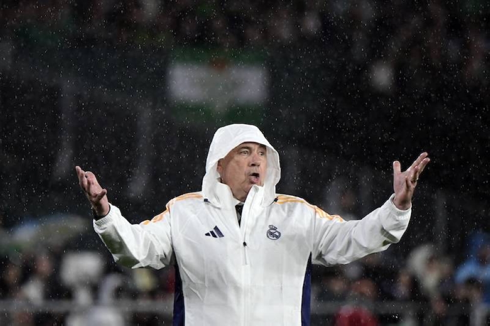 Luis Figo: «Me extraña mucho que se ponga en duda a un entrenador con el valor de Ancelotti»