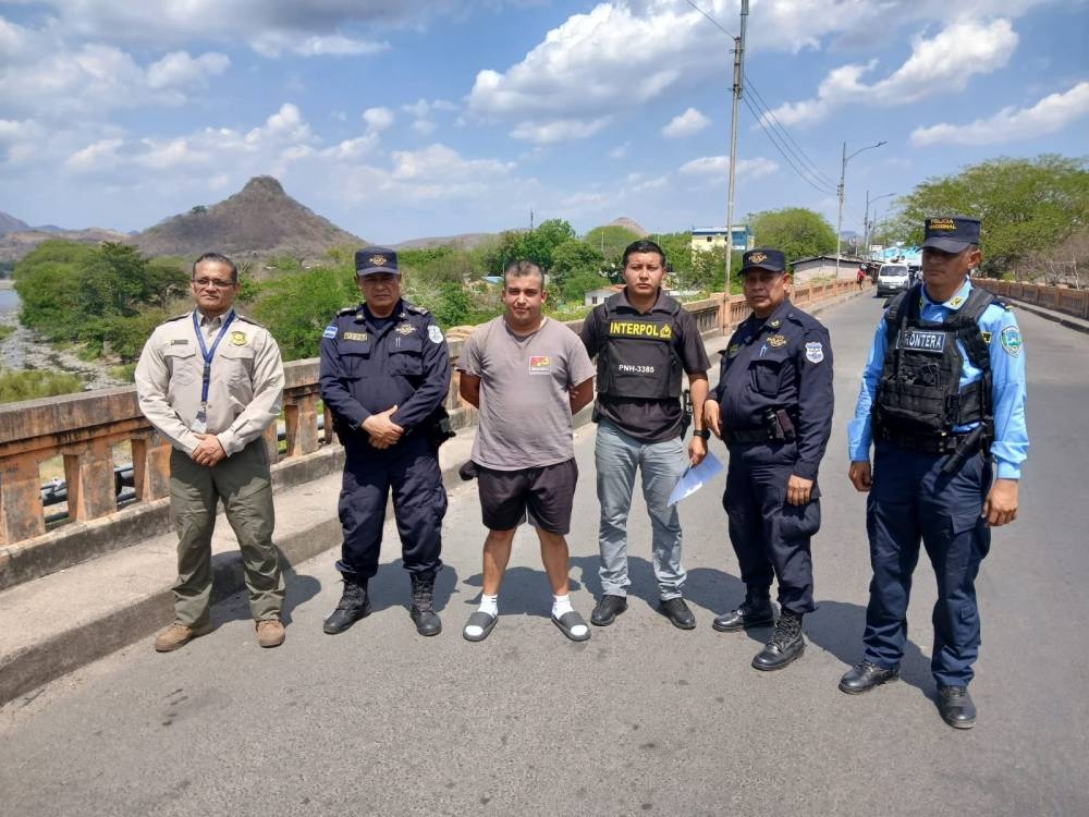 PNC entrega a Honduras a presunto extorsionista capturado en El Salvador