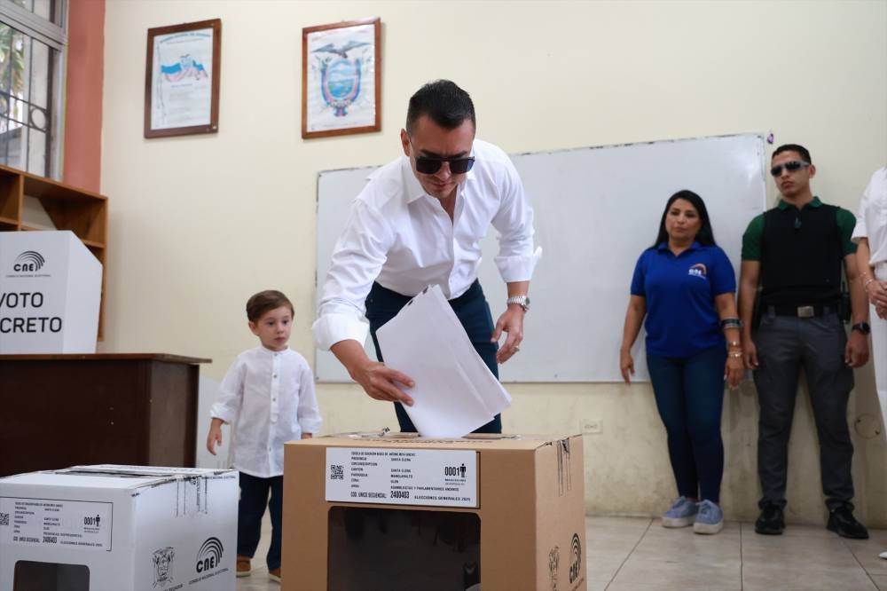 Culmina escrutinio en Ecuador: Noboa fue reelegido presidente con el 55.6 % de los votos