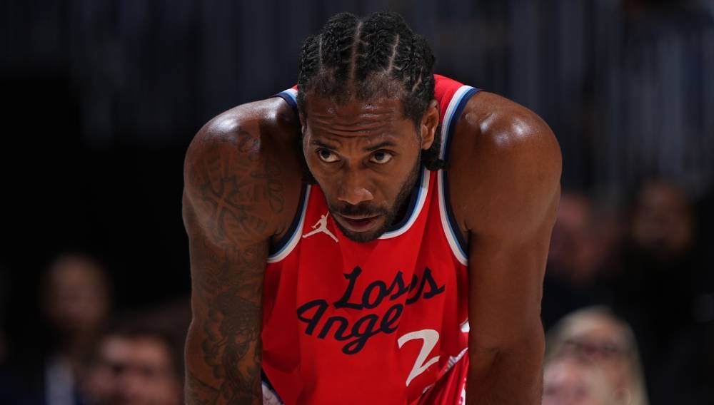 Un Kawhi Leonard colosal se lleva la serie empatada a Los Ángeles