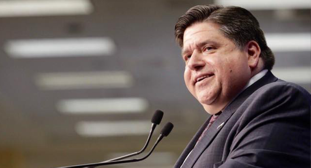 El gobernador de Illinois anuncia sanciones contra El Salvador por apoyar deportaciones de Trump