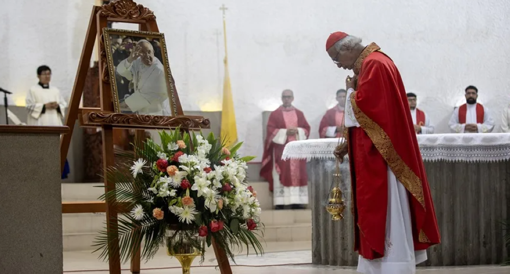 El cardenal Brenes de Nicaragua viaja a Roma al cónclave que elegirá al nuevo papa
