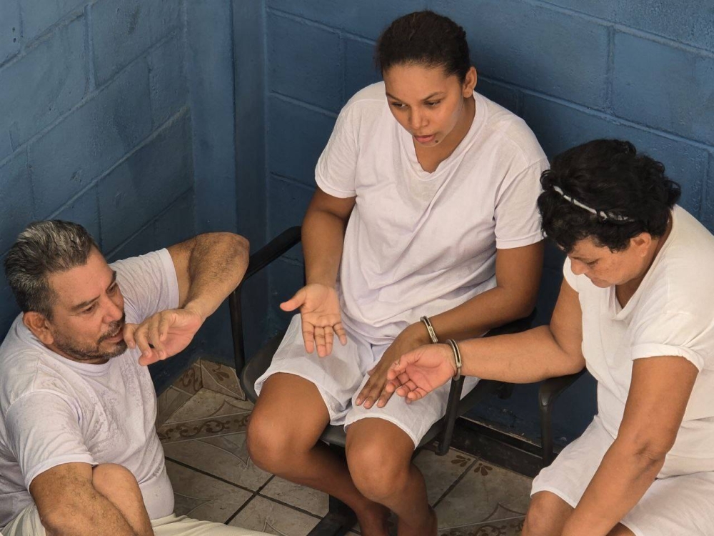 Acusan a siete exempleados municipales y otras 33 personas de revender nichos en cementerio de San Miguel