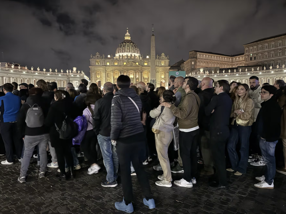 Unas 150,000 personas despiden al papa en la basílica de San Pedro antes del funeral