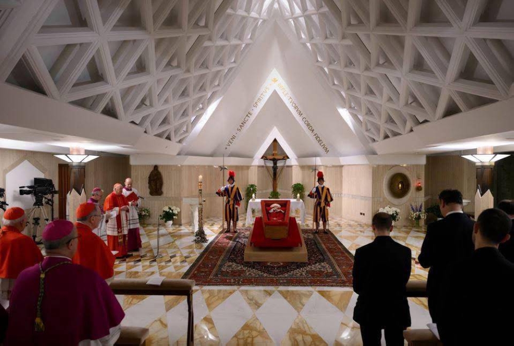 Personas sin hogar y refugiados que conocieron al papa también participarán en su funeral