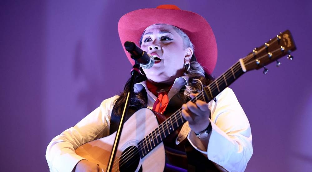 La cantante Vivir Quintana y los corridos sobre mujeres sobrevivientes de violencia