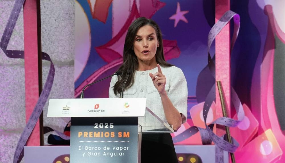 Letizia invita a buscar «lentitud y concentración» para leer en tiempos de prisa