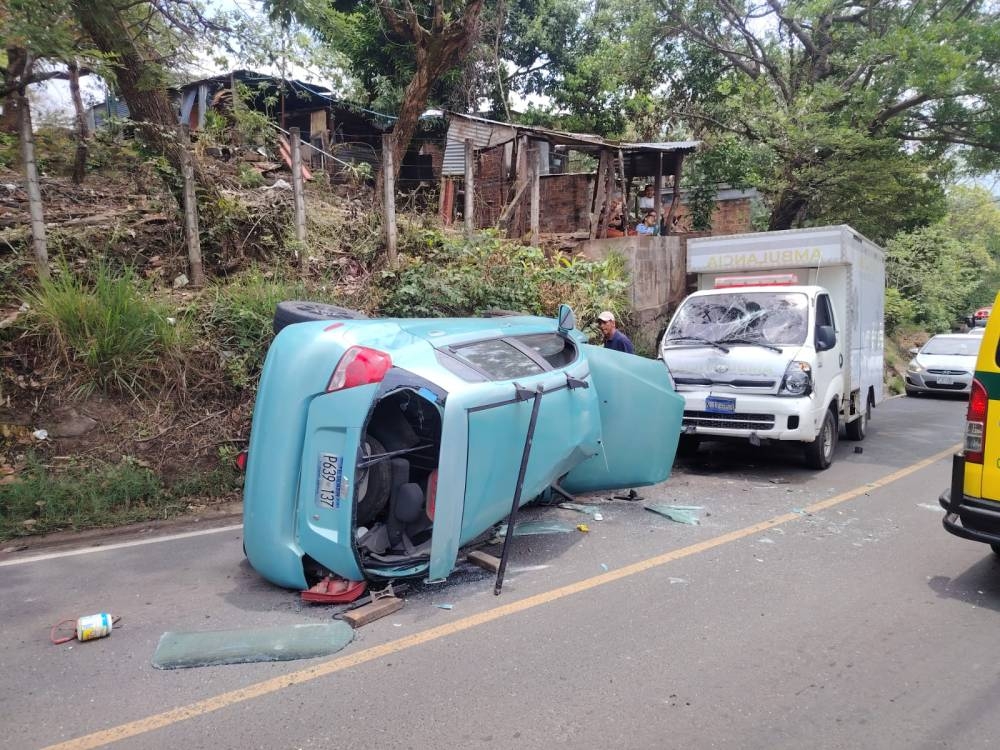 Dos lesionados en accidente de San José Villanueva