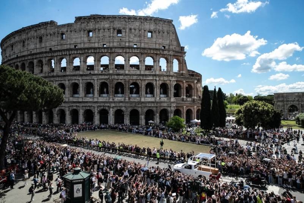 Adiós multitudinario al papa Francisco en su último viaje