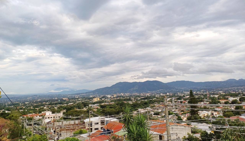 El ambiente estará muy cálido y con bajas probabilidades de lluvias este domingo, según MARN