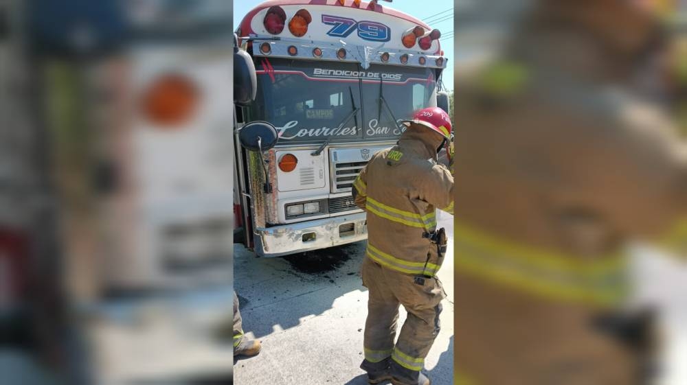 Bus de la ruta 79 se incendia en bulevar Constitución, vía alterna al cierre de Los Chorros