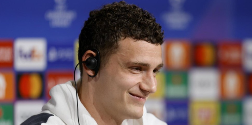 Benjamín Pavard será baja ante el Barcelona por lesión