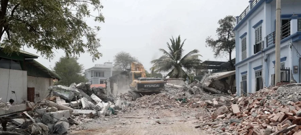 Cruz Roja: Decenas de miles de birmanos duermen en las calles un mes después del terremoto