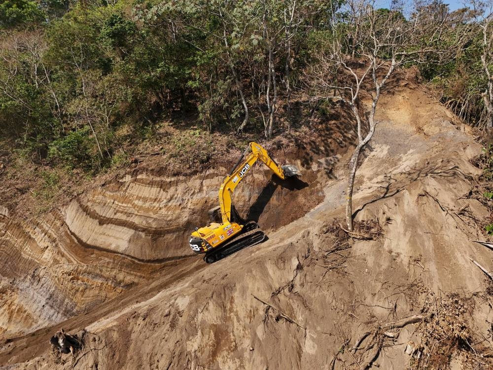 Obras Públicas realiza trabajos de impermeabilización «temporal» de taludes en Los Chorros tras derrumbe