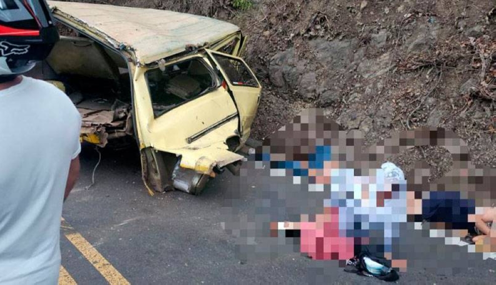 Choque deja dos muertes y siete lesionados en Dolores, Cabañas