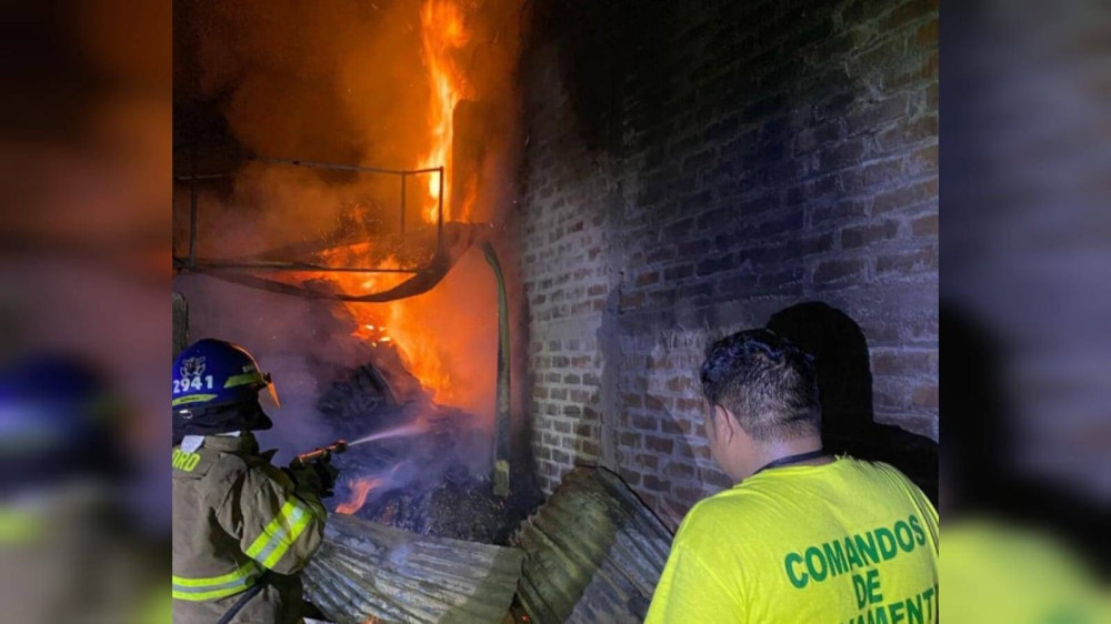 Se incendia una bodega de leña en Nejapa