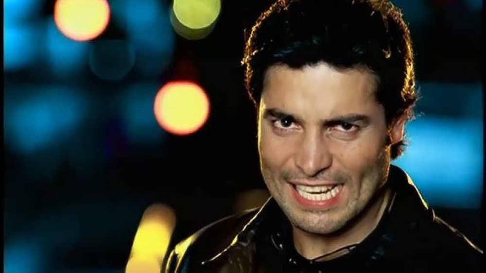 Defensores de animales exigen que Chayanne cambie tema «Torero» a «Bombero»