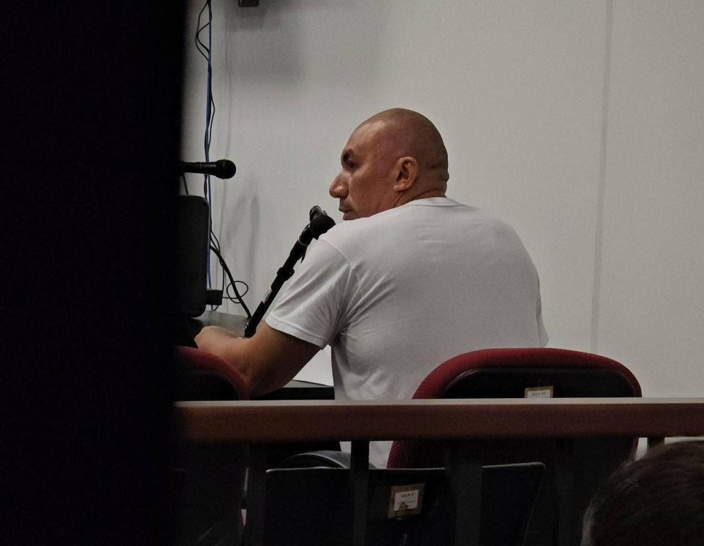 Condenan a 25 años de cárcel a expolicía por extorsión