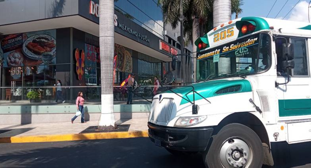 Cerca de 900 buses viajan a diario de occidente para San Salvador