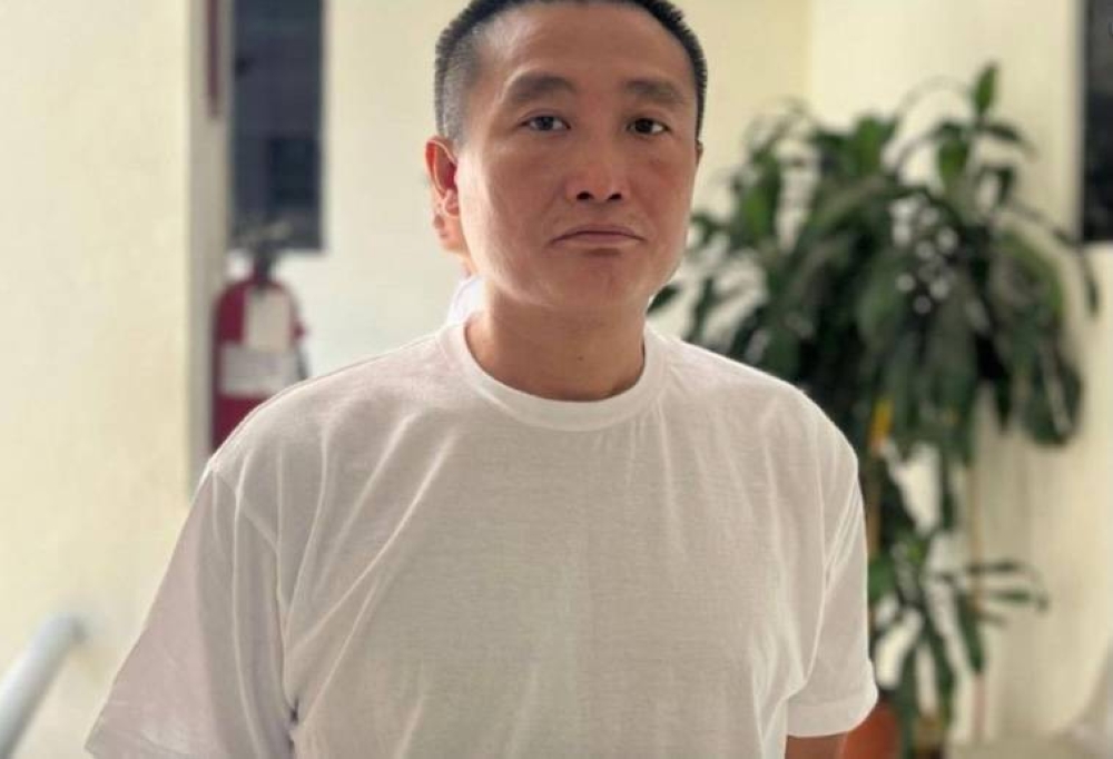 Procesan a ciudadano chino por administración fraudulenta de casi $1 millón