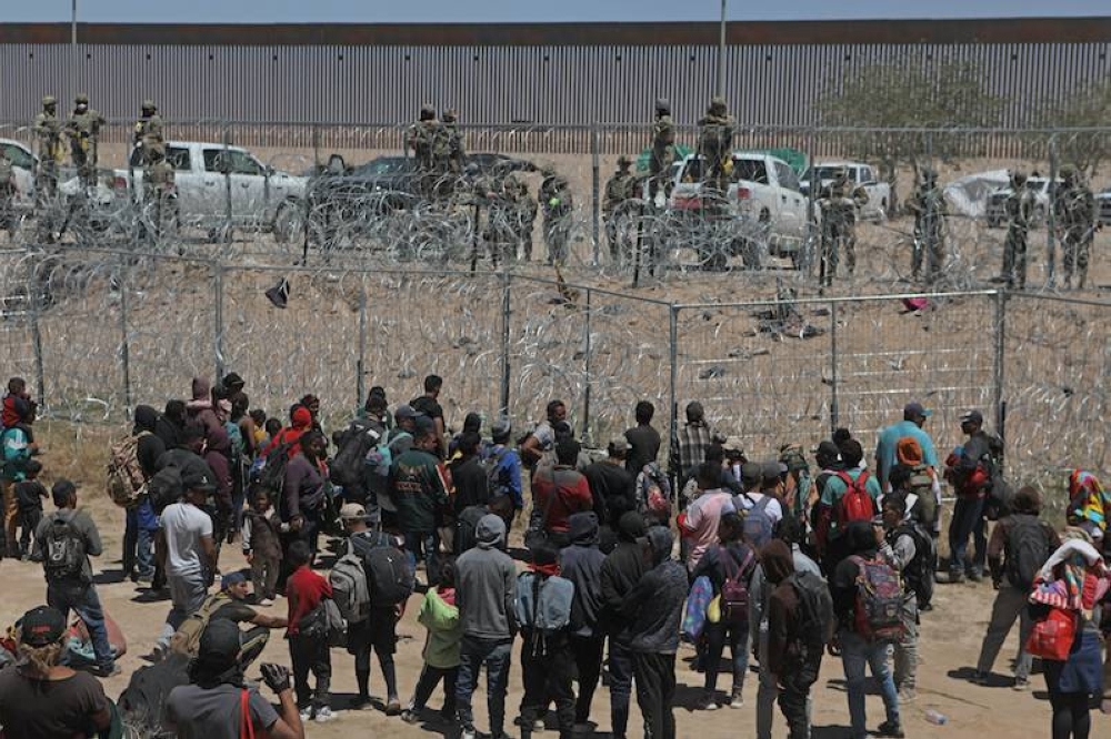 Congresistas republicanos proponen cobrar $1,000 por solicitud de asilo en EE.UU.