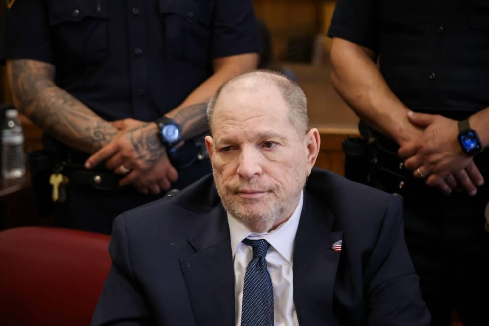 Juicio de Weinstein avanza con crudo testimonio y mociones de anulación