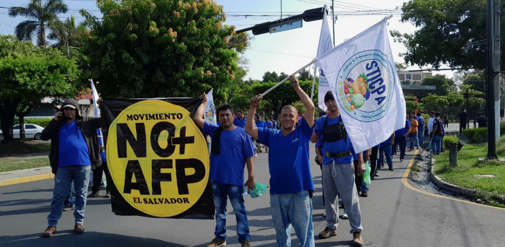 Movimiento «No más AFP» marcha para pedir a Bukele negociación sobre pensiones