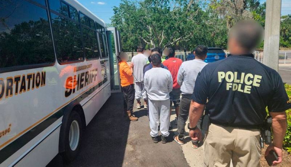 Unas 1,100 personas son arrestadas en el mayor operativo migratorio en historia de Florida