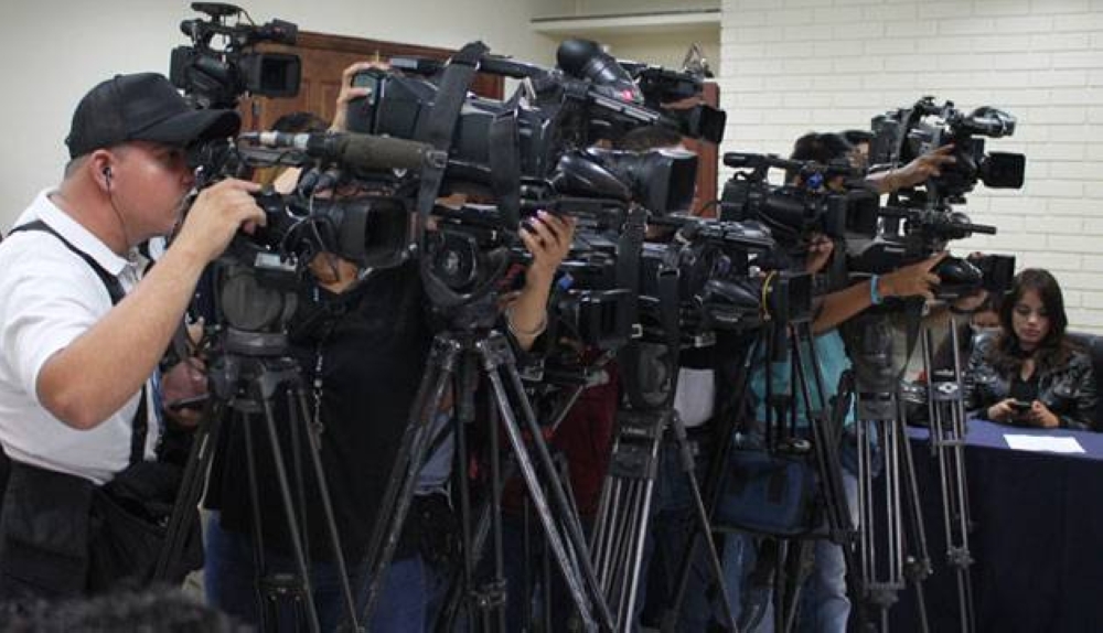 Reporteros Sin Fronteras señala que en El Salvador «continúan» los «ataques sistemáticos» contra la prensa