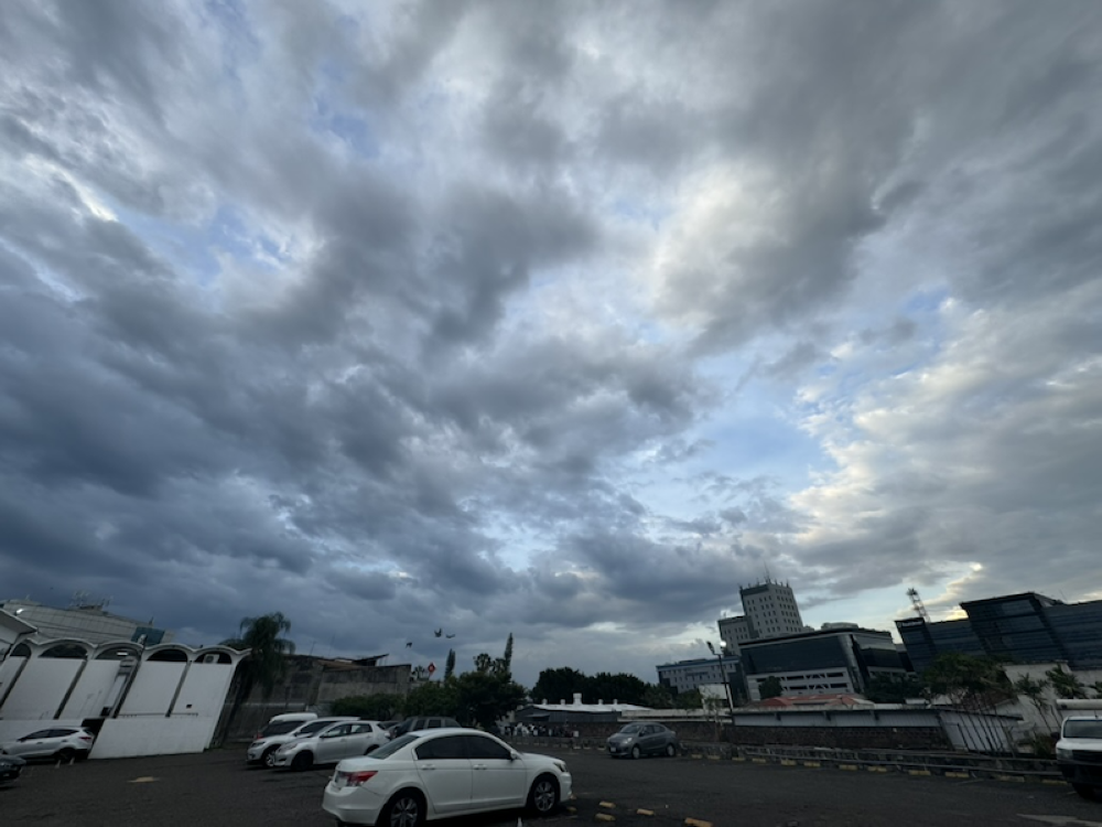 Prevén lluvias en zona norte y oriental este sábado