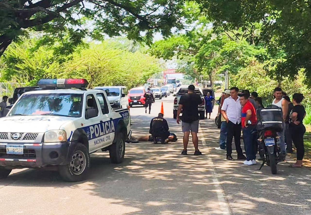 Una motociclista resultó lesionada tras colisionar contra un pick up en San Vicente