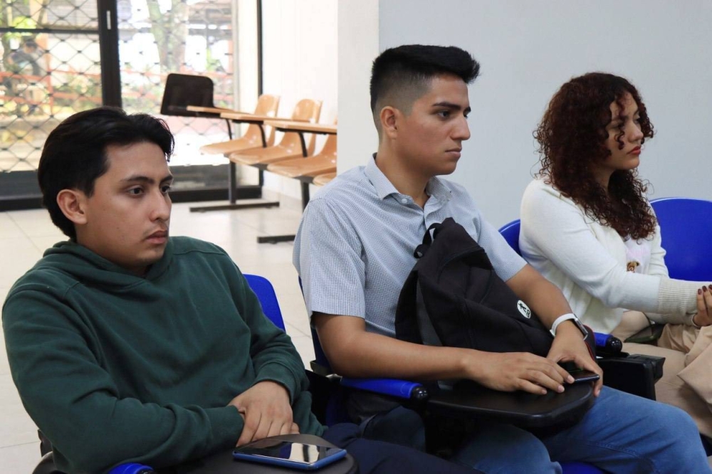 Clases en línea también son para universidades, dice director de Educación Superior