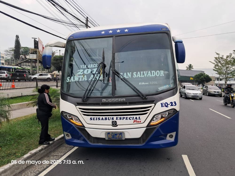 Multan con $150 a conductor de bus por cobrar a pasajeros tras anuncio de tarifa gratis