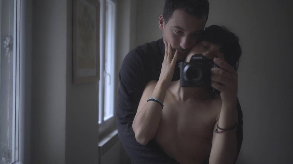 Joven cineasta ecuatoriana lanza documental de su proceso de cáncer de mama