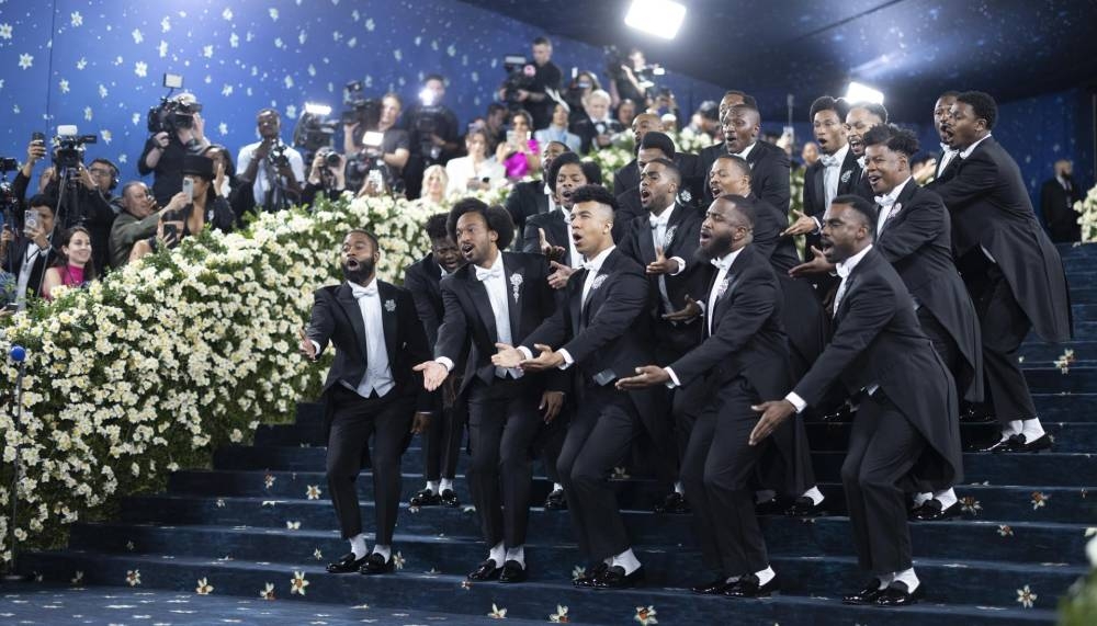 Un coro afroamericano inaugura la alfombra de la Met Gala en Nueva York
