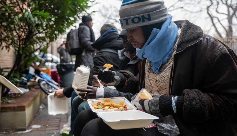 EEUU promete un pago de $1,000 a los inmigrantes que se «autodeporten» para salir del país